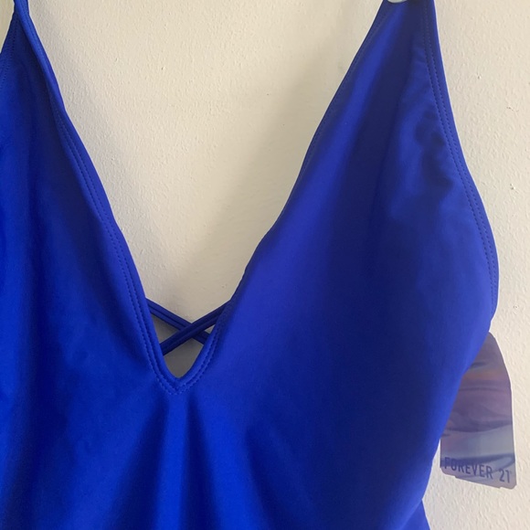 Bathsuit - Picture 2 of 5